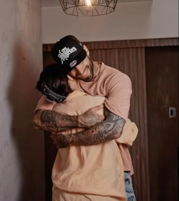 Angie Arizaga y Jota Benz son una de las parejas más sólidas de la farándula peruana.. Foto:  Instagram