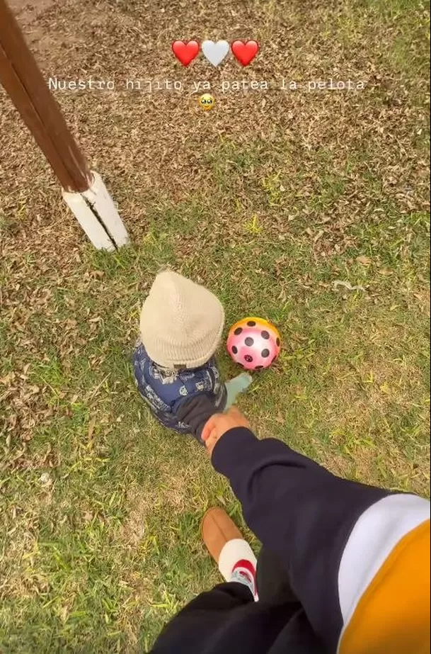 Angie Arizaga mostró "talento" de su hijo Matteo para el fútbol. Fuente: Instagram Angie Arizaga mostró "talento" de su hijo Matteo para el fútbol. Fuente: Instagram