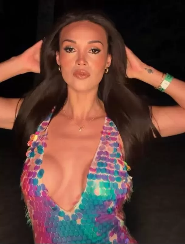 La modelo sorprendió a sus seguidores con un sensual look durante una noche en la playa y dejó claro cuál fue su inspiración Video: Instagram @angiearizaga La modelo sorprendió a sus seguidores con un sensual look durante una noche en la playa y dejó claro cuál fue su inspiración Video: Instagram @angiearizaga