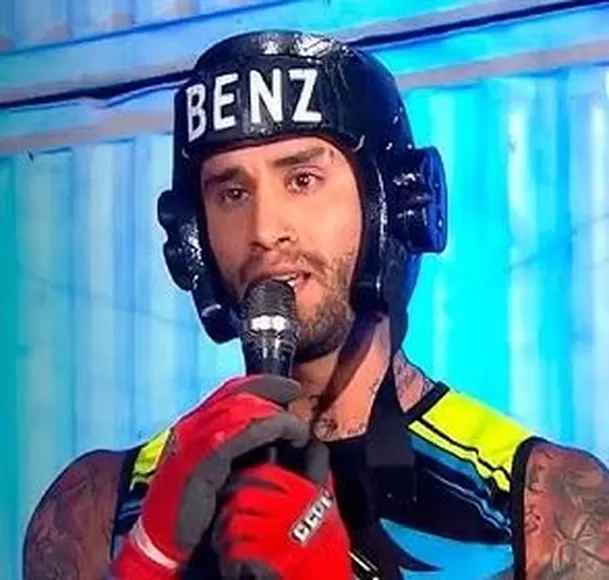 Jota Benz celebró sus 34 años rodeado de Angie Arizaga y su pequeño hijo. Sin embargo, sorprendió al revelar que su pareja lo mantuvo alejado del celular durante toda la celebración, por lo que recién horas después pudo agradecer los saludos que recibió. Foto: EEG Jota Benz celebró sus 34 años rodeado de Angie Arizaga y su pequeño hijo. Sin embargo, sorprendió al revelar que su pareja lo mantuvo alejado del celular durante toda la celebración, por lo que recién horas después pudo agradecer los saludos que recibió. Foto: EEG
