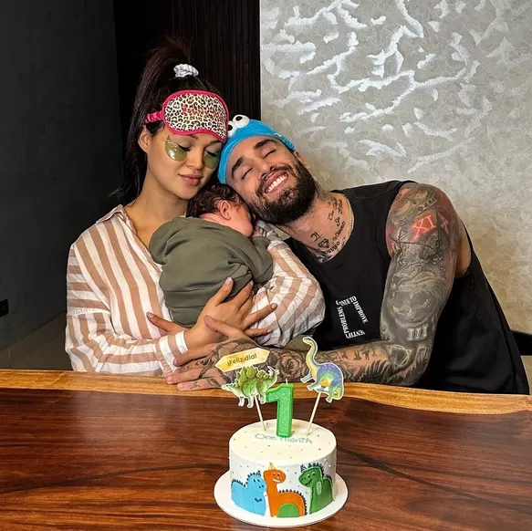 Angie Arizaga y Jota Benz celebraron primer mes de su hijo Matteo