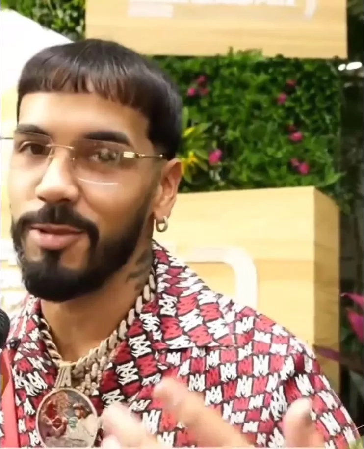 Anuel AA tuvo polémica actitud con una periodista que le consultó sobre la 'Bichota'/Foto: Despierta América 