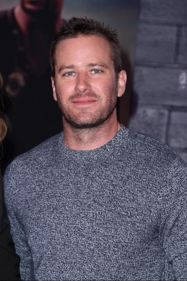 Armie Hammer reapareció luego de cuatro años de haber sido acusado de canibalismo y acoso / AFP