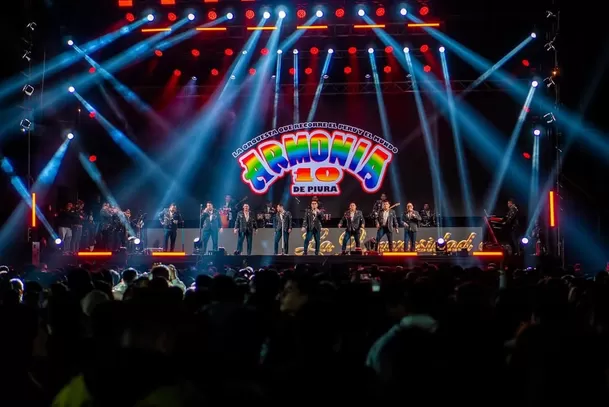 Armonía 10 sube al escenario con chaleco antibalas / Instagram Armonía 10 sube al escenario con chaleco antibalas / Instagram