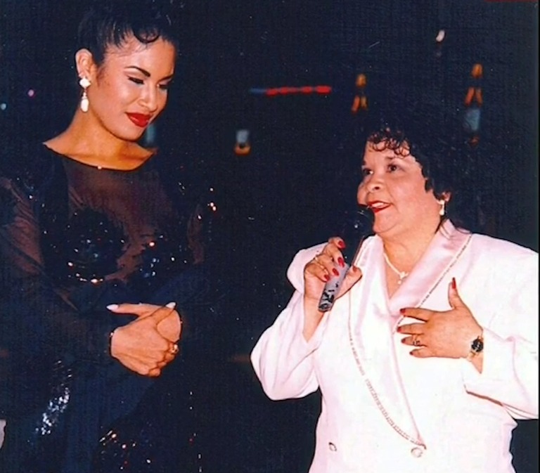Yolanda saldívar fue presidenta y fundadora del club de fans de Selena Quintanilla y trabajó con la artista como asistente, en 1995 la asesinó de un balazo/Foto: Facebook
