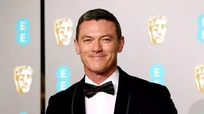 Así fue como Luke Evans le reveló a sus papás que es homosexual Así fue como Luke Evans le reveló a sus papás que es homosexual