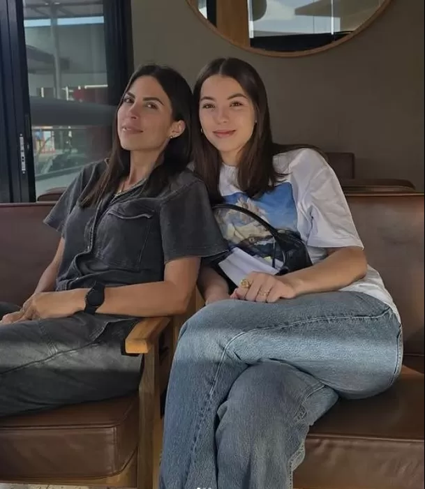 Ariana es la hija mayor de Gino Assereto, fruto de su relación con la influencer Sandra Arbulú. 