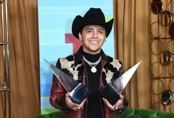 Christian Nodal en 2018 sin tatuajes. Foto: AFP