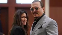 Johnny Depp y su abogada Camille Vasquez durante una pausa en el juicio por difamación del actor contra Amber Heard. (Foto: Shawn Thew / AFP)