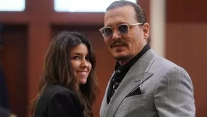 Johnny Depp y su abogada Camille Vasquez durante una pausa en el juicio por difamación del actor contra Amber Heard. (Foto: Shawn Thew / AFP)