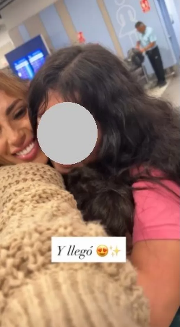 Después de varios meses lejos del Perú, Flavia Elera, hija mayor de Erick Elera, regresó al país y fue recibida con una emotiva sorpresa en el aeropuerto. Video: IG @allisonpastorromero Después de varios meses lejos del Perú, Flavia Elera, hija mayor de Erick Elera, regresó al país y fue recibida con una emotiva sorpresa en el aeropuerto. Video: IG @allisonpastorromero