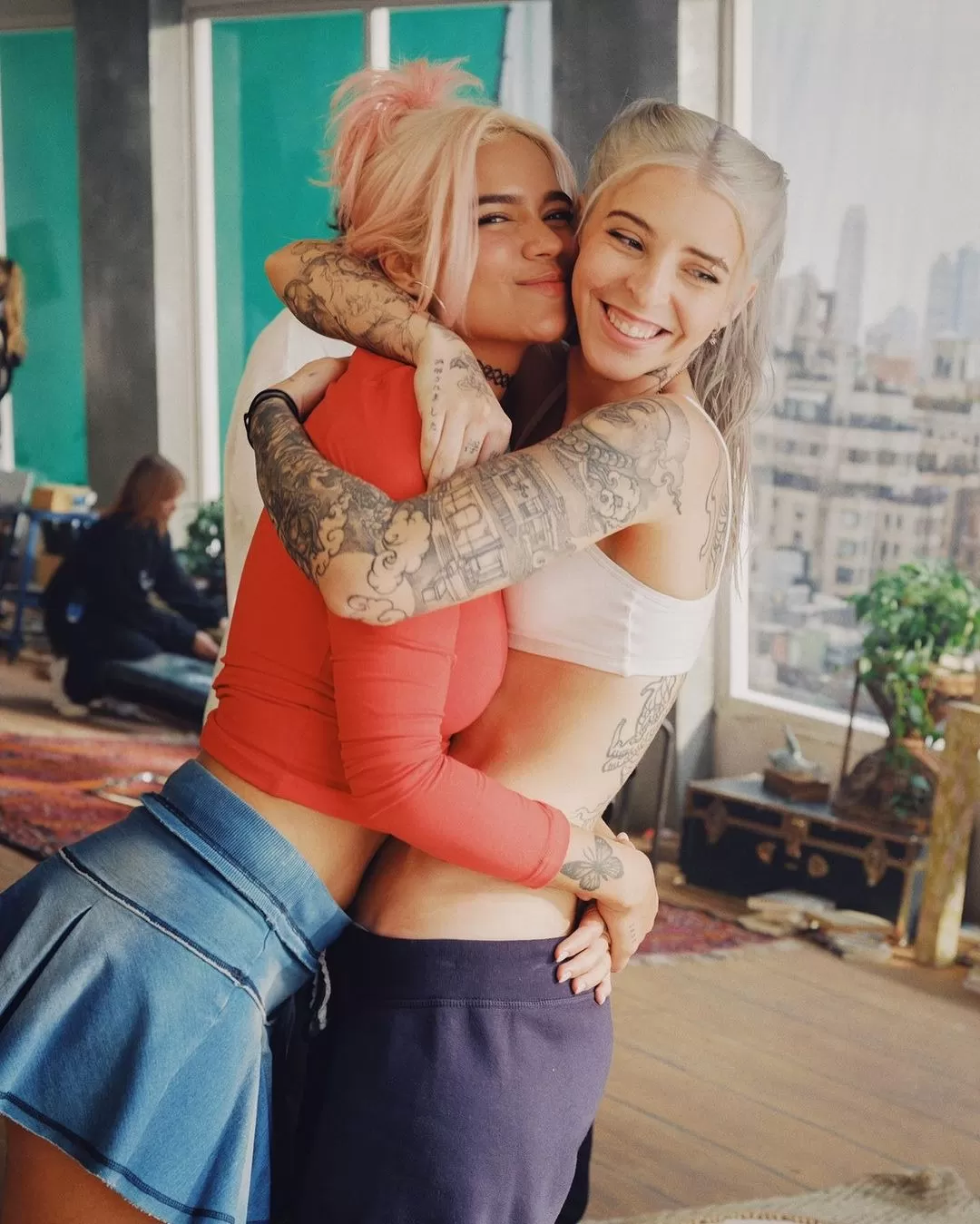 Karol G estrenó el tema Contigo junto a la cantante Youg Miko/Foto: Instagram