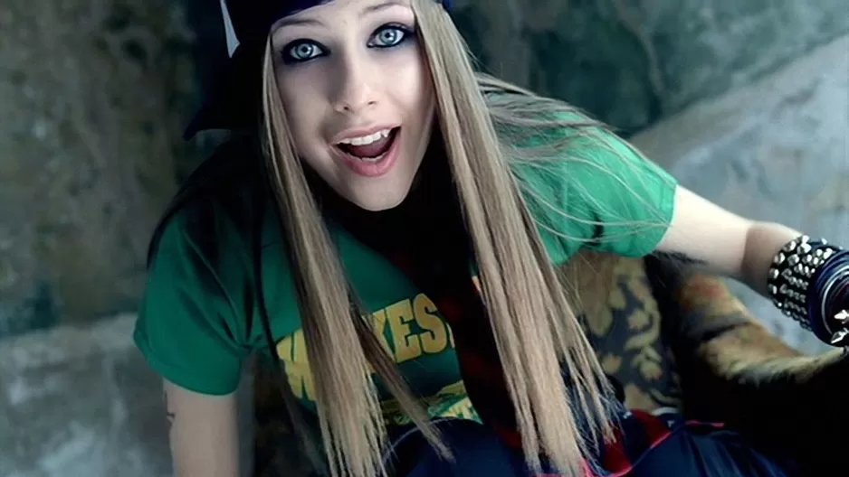 Avril Lavigne hará una película de su canción “Sk8r Boi”.