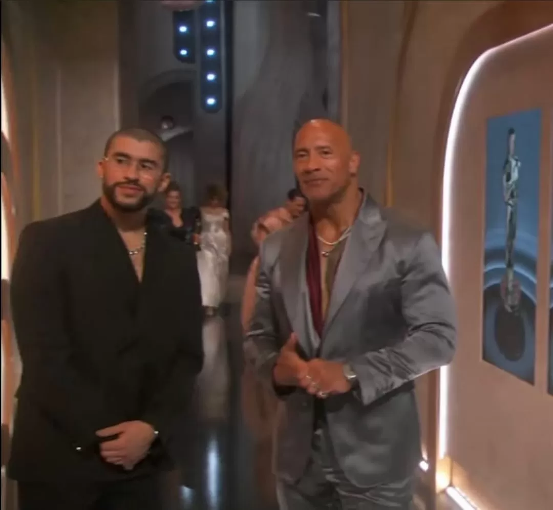 Bad bunny y Dwayne Johnson  en la 96 entrega de los Premios Oscar 2024/Foto: Instagram