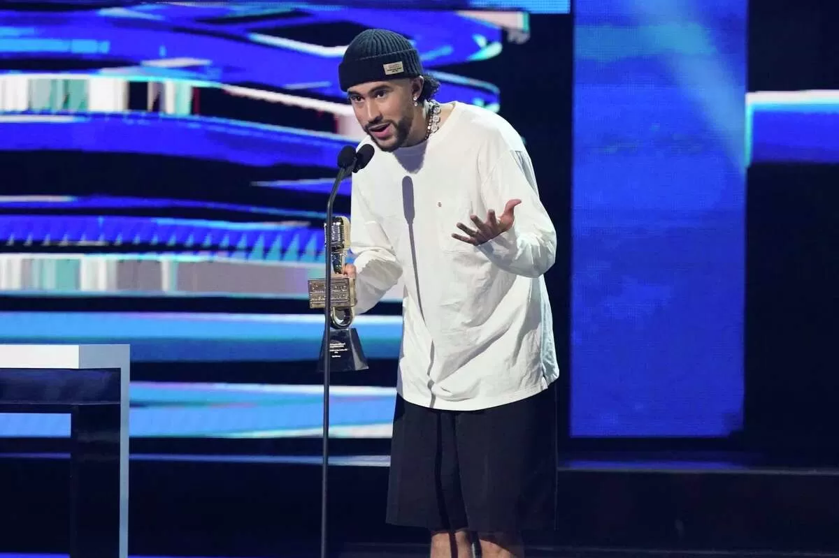 Bad Bunny pasó anécdótico momento al recibir un inesperado galardón el entrega de los Premios Billboard a la Música Latina/ Foto: Instagram