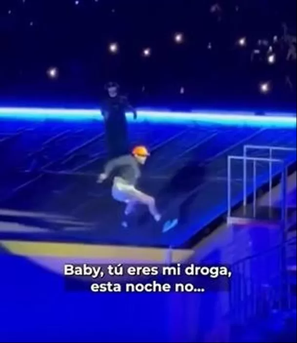 Bad Bunny sufrió fuerte caída durante su primer concierto en México / Instagram