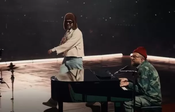 El popular ‘Conejo malo’ cantó junto a Damon Albarn la canción ‘Tormenta’ / Captura / X: @BBPRTV