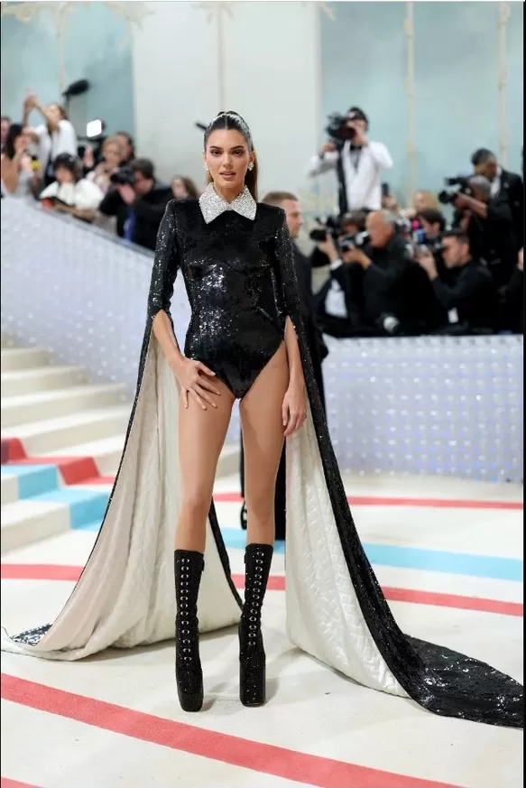 Bad Bunny y Kendall Jenner causaron revuelo con su aparición en la MET Gala 2023 