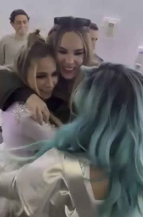 Belinda lloró de emoción tras volver a ver a sus amigas / Instagram