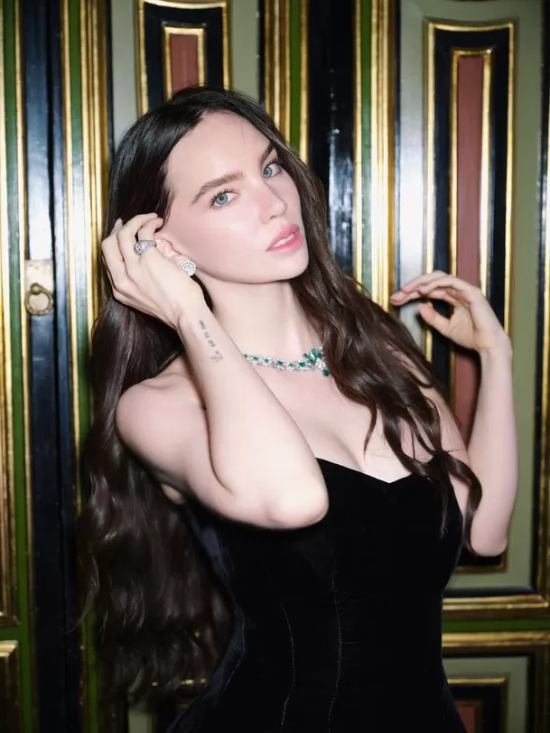 Belinda reacciona al ver fotos “suyas” con pistolas y fajos de dinero hechas con IA / Instagram