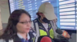 Belinda fue descubierta al huir de la prensa vestida de guardia de seguridad. Fuente: Instagram