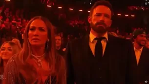 Ben Affleck reveló por qué lucía aburrido junto a Jennifer Lopez en los Grammy. Foto: Captura