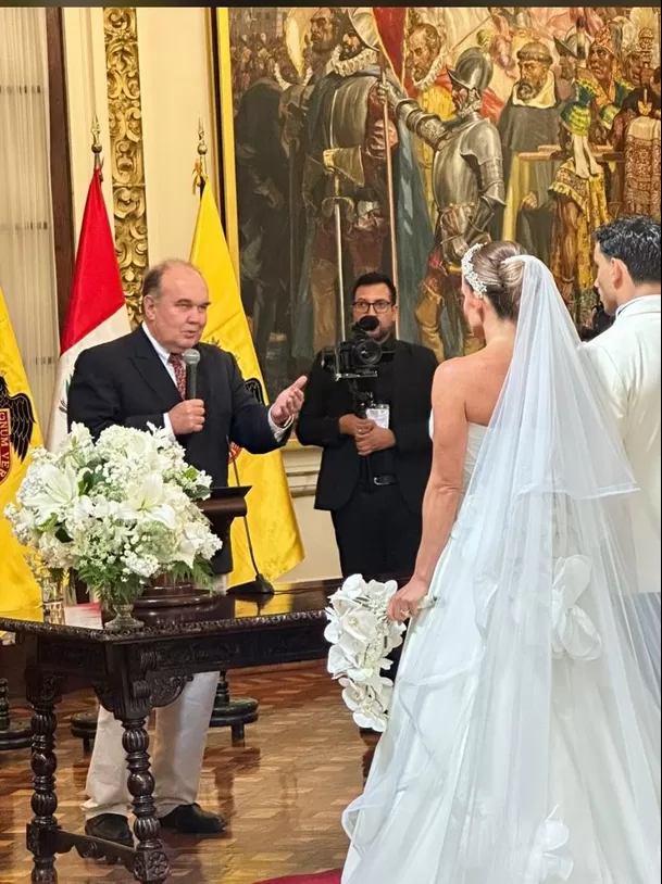 Rafael López Aliaga casó a Alejandra Baigorria y a Said Palao / Angora Producciones