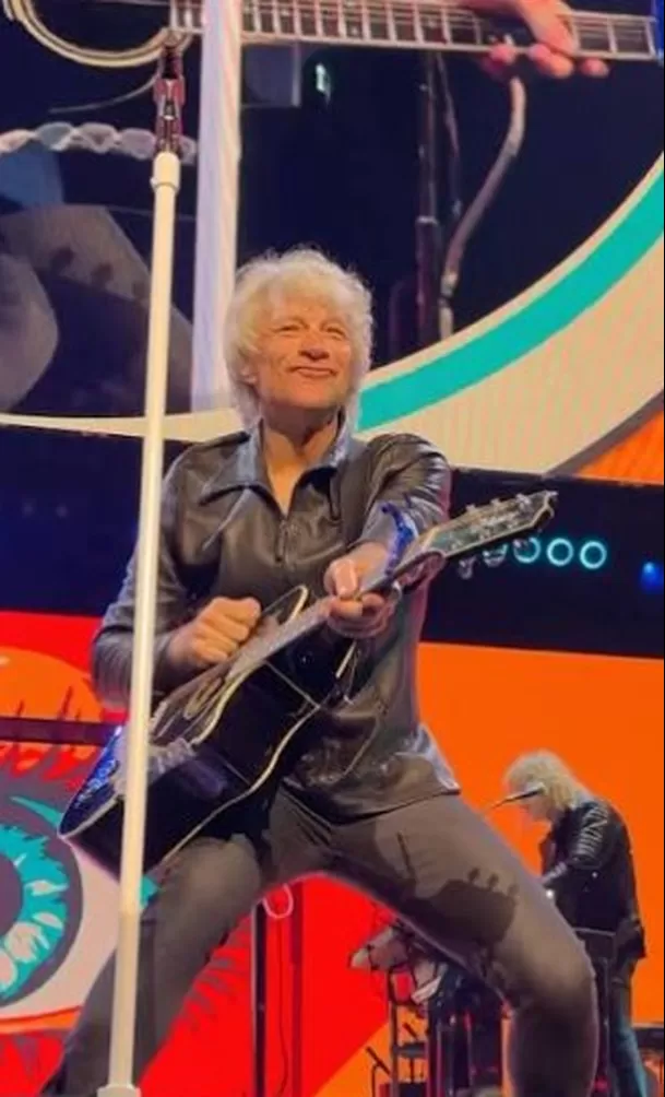 El cantante sorprendió al detener su concierto en Nueva York y abandonar el escenario antes de tiempo. Luego se conoció el verdadero motivo. IG @bonjovi El cantante sorprendió al detener su concierto en Nueva York y abandonar el escenario antes de tiempo. Luego se conoció el verdadero motivo. IG @bonjovi