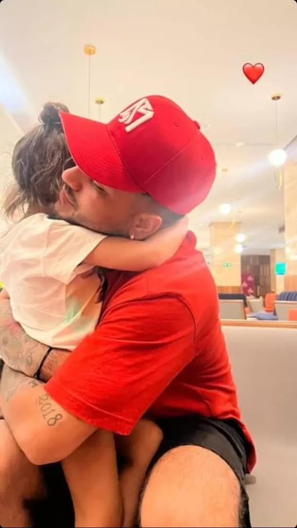 Bryan Torres junto a Xianna, la hija de Samahara Lobatón y Youna. Fuente: Instagram 