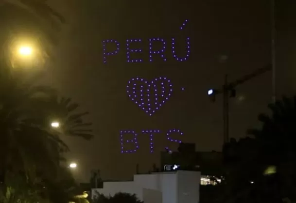 Un día después del primer concierto de BTS en Lima, las Army peruanas organizaron un show de drones en Miraflores / Captura Un día después del primer concierto de BTS en Lima, las Army peruanas organizaron un show de drones en Miraflores / Captura