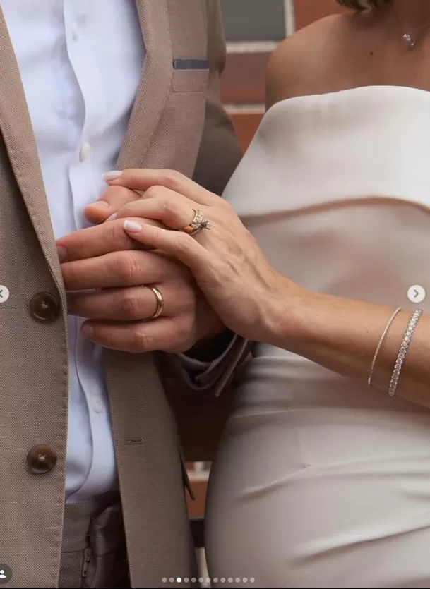 Carol Reali mostró de cerca las alianzas que diseñó junto a André Bankoff para celebrar su matrimonio y la llegada de su primer bebé. La joya de la influencer destaca por sus tres diamantes Carol Reali mostró de cerca las alianzas que diseñó junto a André Bankoff para celebrar su matrimonio y la llegada de su primer bebé. La joya de la influencer destaca por sus tres diamantes