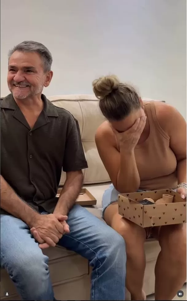 Así fue la reacción de los padres de Cachaza tras enterarse de su embarazo / IG: carolreali