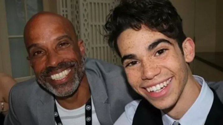 Víctor Boyce, padre del actor de ‘Jessie’, escribió un mensaje en Twitter tras la repentina muerte de su hijo Víctor Boyce, padre del actor de ‘Jessie’, escribió un mensaje en Twitter tras la repentina muerte de su hijo