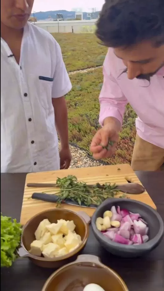 Camilo cocinó con el tiktoker cusqueño Waldir Maqque y se hicieron viral/Foto: Instagram