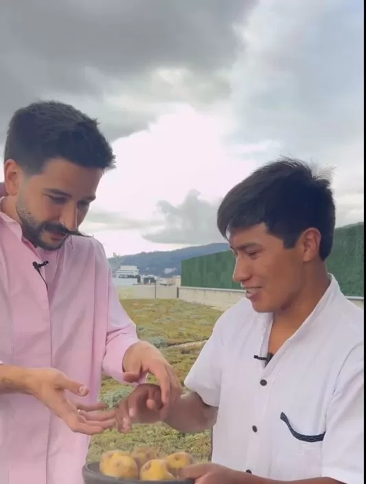 Camilo y Waldir Maqque prepararando papa a la huancaína/Foto: Instagram