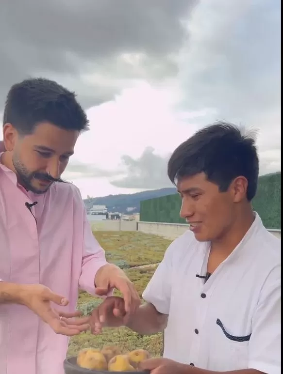 Camilo y Waldir Maqque prepararando papa a la huancaína/Foto: Instagram