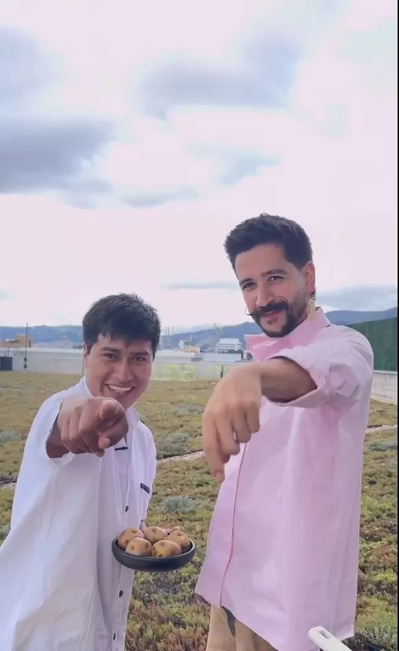 Camilo sorprendió al preparar una deliciosa papa a la huancaína junto al tiktoker cusqueño Waldir Maqque/Foto: Instagram