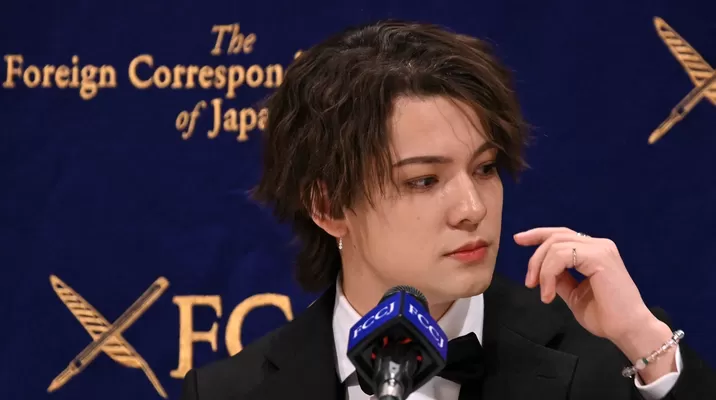 Cantante japonés acusó a su exproductor musical de agresión sexual contra él y cientos de menores Cantante japonés acusó a su exproductor musical de agresión sexual contra él y cientos de menores