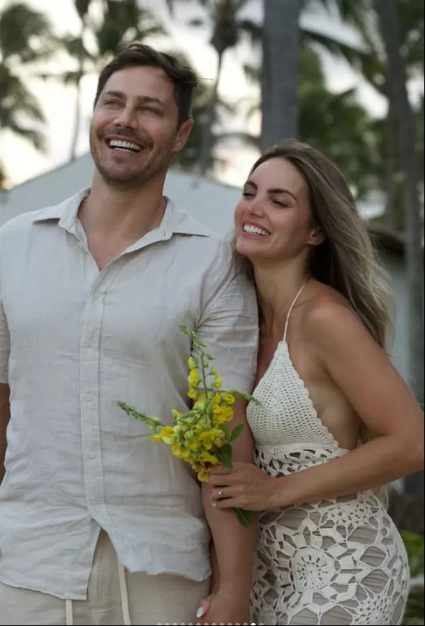 La brasileña compartió un video junto a su esposo, quien tuvo una cariñosa atención con ella/ Fotos:@carolreali La brasileña compartió un video junto a su esposo, quien tuvo una cariñosa atención con ella/ Fotos:@carolreali