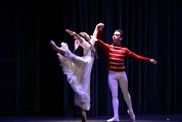 La obra, un clásico de la temporada, narra la noche mágica en la que los juguetes cobran vida y Clara viaja al Reino de los Dulces junto a su príncipe / Foto: Cristhofer Torres La obra, un clásico de la temporada, narra la noche mágica en la que los juguetes cobran vida y Clara viaja al Reino de los Dulces junto a su príncipe / Foto: Cristhofer Torres