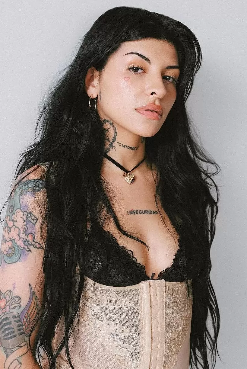 Cazzu por fin dijo si 'Con otra' estaba dedicada o no a Ángela Aguilar / Instagram