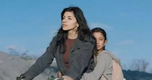 Cazzu en la película ‘Risa y la cabina del viento’ / Captura Cazzu en la película ‘Risa y la cabina del viento’ / Captura