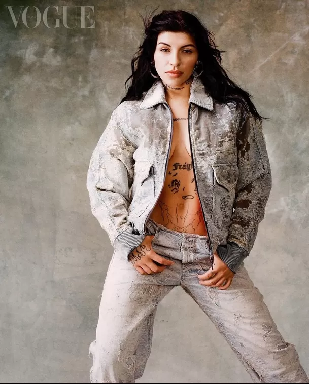 Cazzu llegó a México y conversó con la prensa / Foto: Revista Vogue 