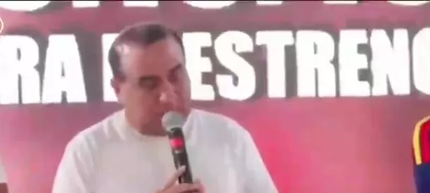 César Sánchez recibe insultos tras reaparecer en centro comercial/ América TV César Sánchez recibe insultos tras reaparecer en centro comercial/ América TV