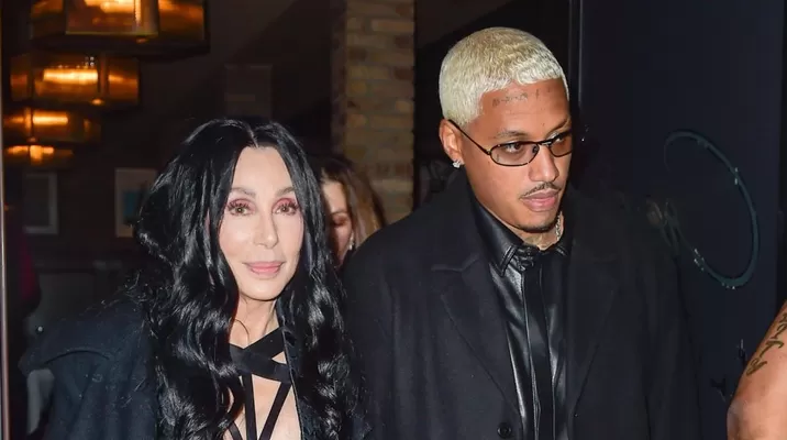 Cher defiende su relación amorosa con productor 40 años menor que ella. Foto: GC Images Cher defiende su relación amorosa con productor 40 años menor que ella. Foto: GC Images