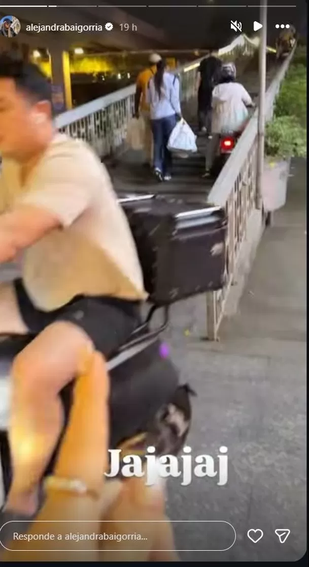 Alejandra Baigorria vivió un tenso momento mientras grababa el caótico tránsito de motos en China. Video: Instagram