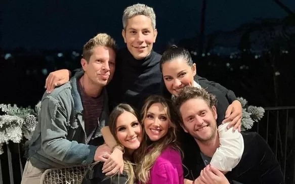 Guillermo Rosas junto a los integrantes de RBD, cuando aún no era despedido. Fuente: Instagram