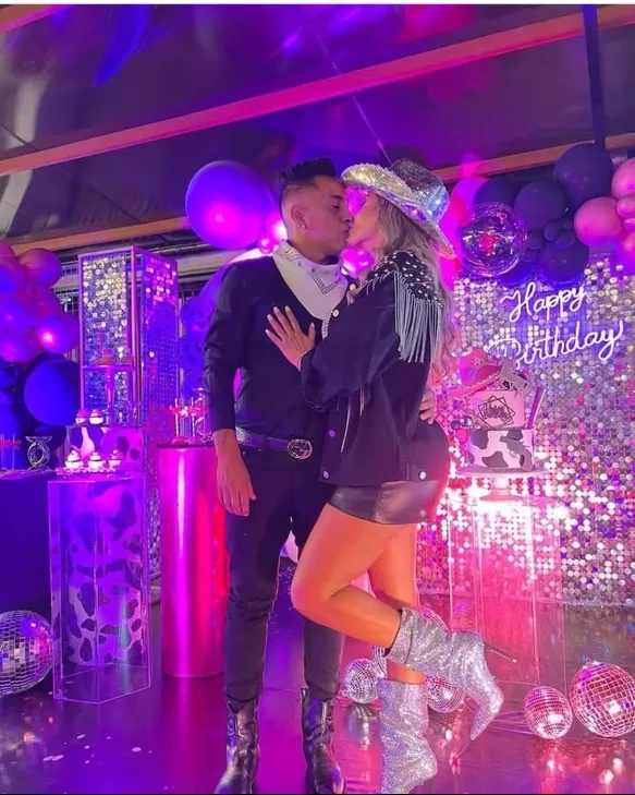 Christian Cueva celebró cumpleaños de su esposa con espectacular fiesta de vaqueros