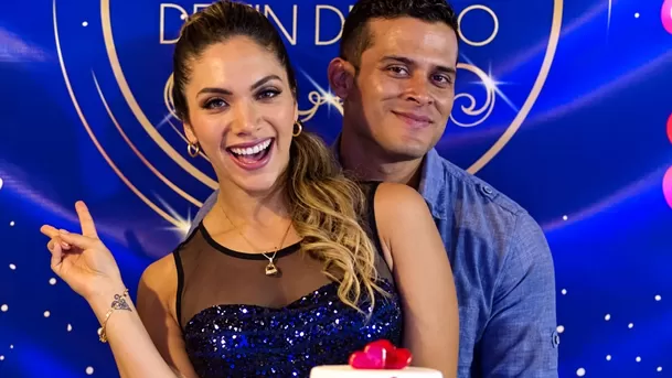 Christian Domínguez comenzó un romannce con Isabel Acevedo en medio de rumores de infidelidad a Karla Tarazona Christian Domínguez comenzó un romannce con Isabel Acevedo en medio de rumores de infidelidad a Karla Tarazona