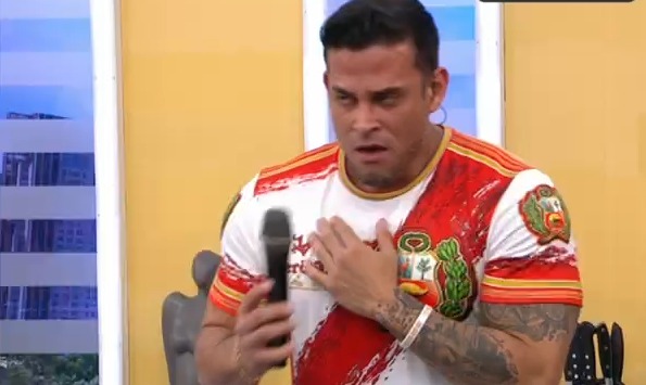 Christian Domínguez en momentos que se atoró en vivo/ Foto: 'América Hoy'